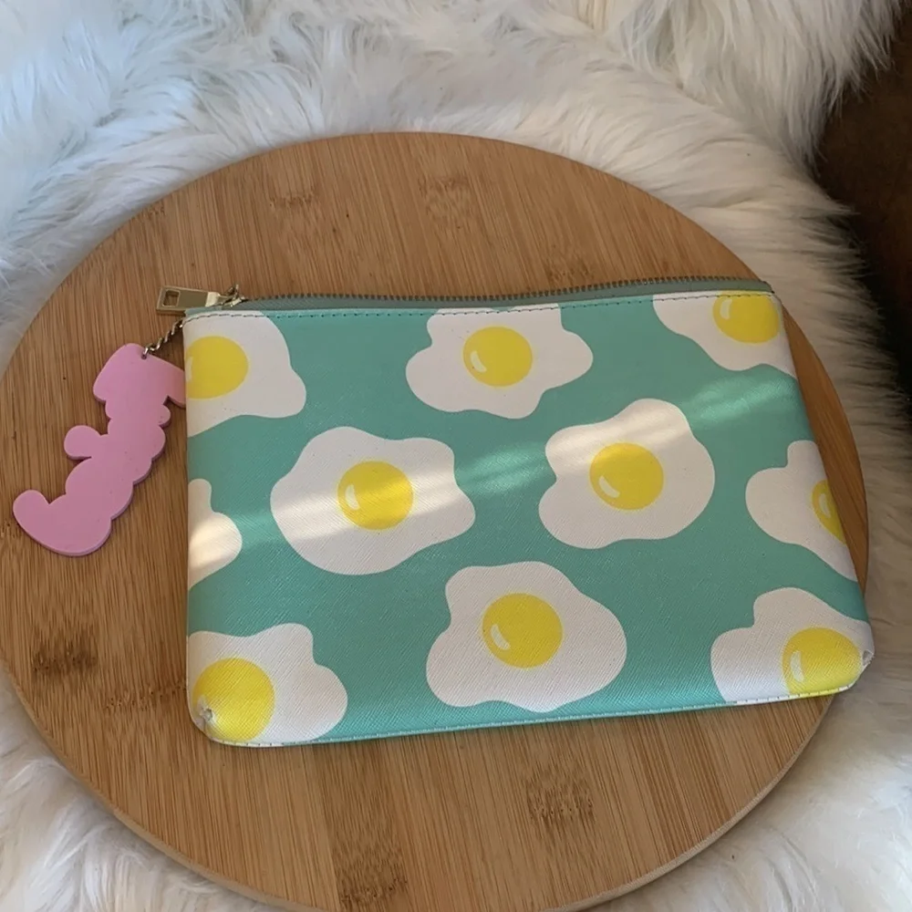 Studio DIY Can’t Clutch This | Fried Egg Zipper Clutch Bag +“Fried” Key Tag